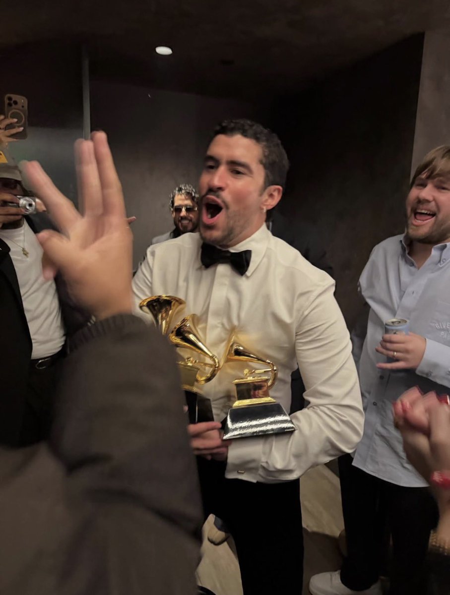 read description tweet media