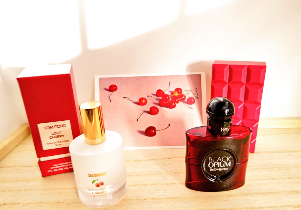 この世の全てのチェリー香水を吸い込んでみたいと思いながら、手近な