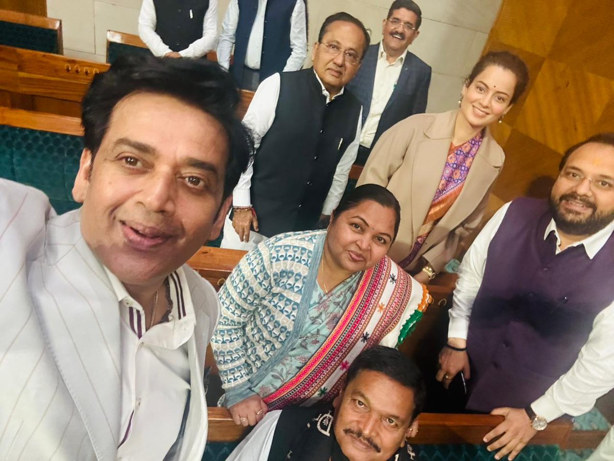 imukeshdalal's tweet photo. A candid moment from the Parliament in session — committed to serving the nation with responsibility and resolve.

#ParliamentInSession #NationFirst #DemocraticSpirit #MP24SuratLoksabha
#Mukeshdalal4u https://t.co/vT5BNegucu