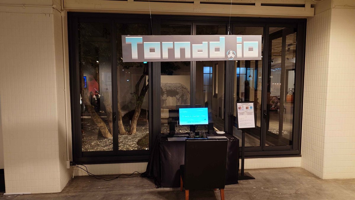 akinaki's tweet image. #CBIT 展、#アンテルーム京都　正直言って、かなり穴場です。tornad.ip はスピナーで竜巻を回転させながら周囲を巻き込んで巨大化を目指すという　#Katamari 系を受け継いだ快作！最終日の2/8(日)はクロージングソーシャルも開催されクリエイターも参加予定なので是非、お気軽にお越しください！