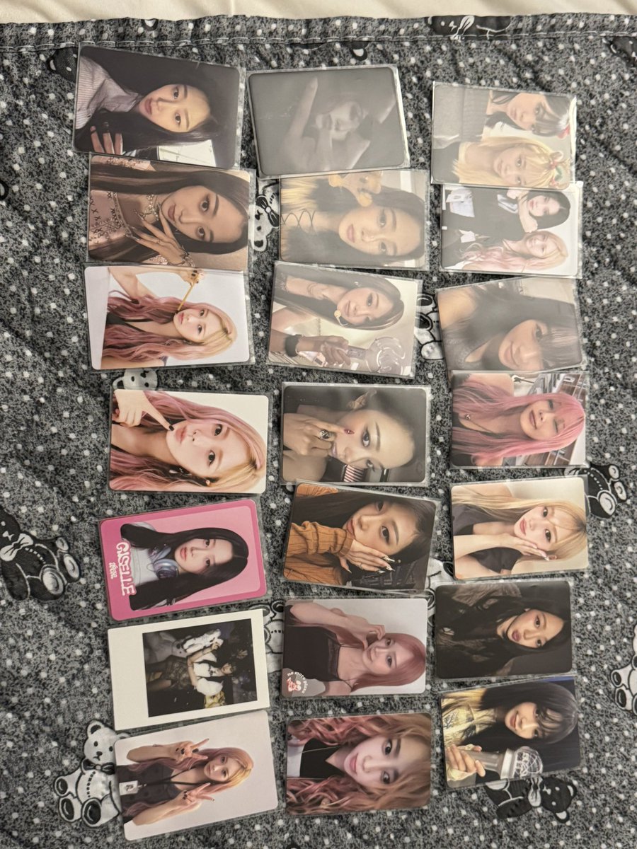 거래글 죄송합니다 

포카는랑 아마겟돈 앨범 일괄 가격은 타래로 하겠습니다 연락주세용 망강부