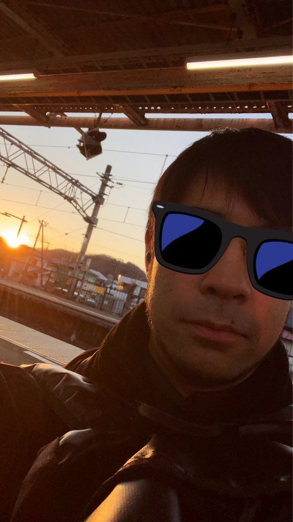 ButioFarm's tweet photo. リハ後に寝過ごして、相模湖駅にてサンセット黄昏なう。

終電じゃなくて良かったぁ😎 https://t.co/VpJ8v3FNqn