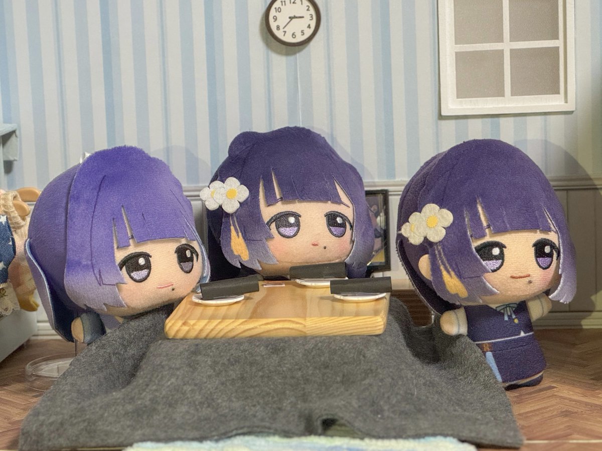 恵方巻きを食べる前に、南南東がどっちか確認している様子

 #初星学園ぬいぬい部