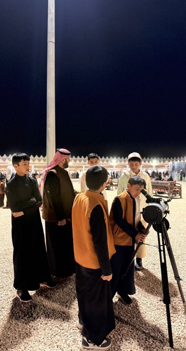 مشاركة جمعية الفضاء والفلك بالمنطقة في مهرجان الصقور