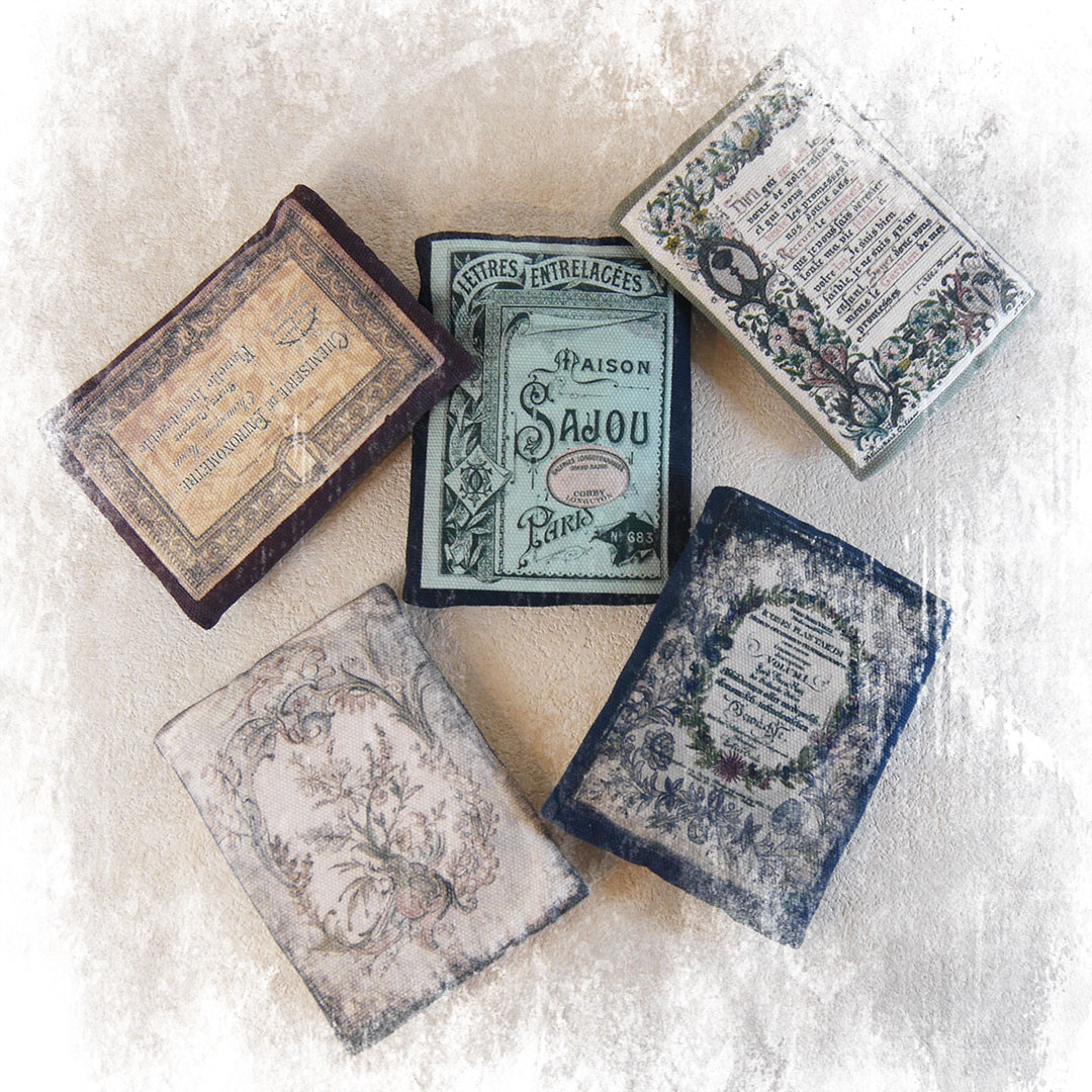 preer_antique's tweet photo. 気軽に持ち歩くものほど、お気に入りを。
少し嫌なことがあった日も、
そばにあるだけで
気持ちを少し上げてくれる存在になれたらいいなと思い、
小さなアイテムたちを作っています。
ロマアラには
小さいものを中心にお持ちします。
よかったら、覗いてみてください。
#ロマアラ
#RomanticALaMode https://t.co/xLoU9nFJWJ