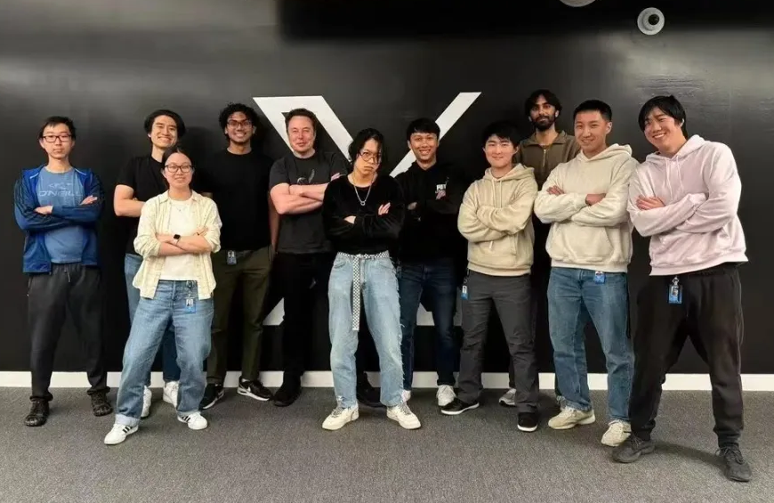 _FORAB's tweet photo. 马斯克的火箭公司 SpaceX，宣布收购人工智能公司 xAI 后。

预计这张图片上的 xAI 华人员工们，在今年 SpaceX 上市后，均将成为千万富翁。

入职 2 年，人均千万美金的期权或股份。

跟对老板比自己努力更重要。 https://t.co/v9pMhcNyQL