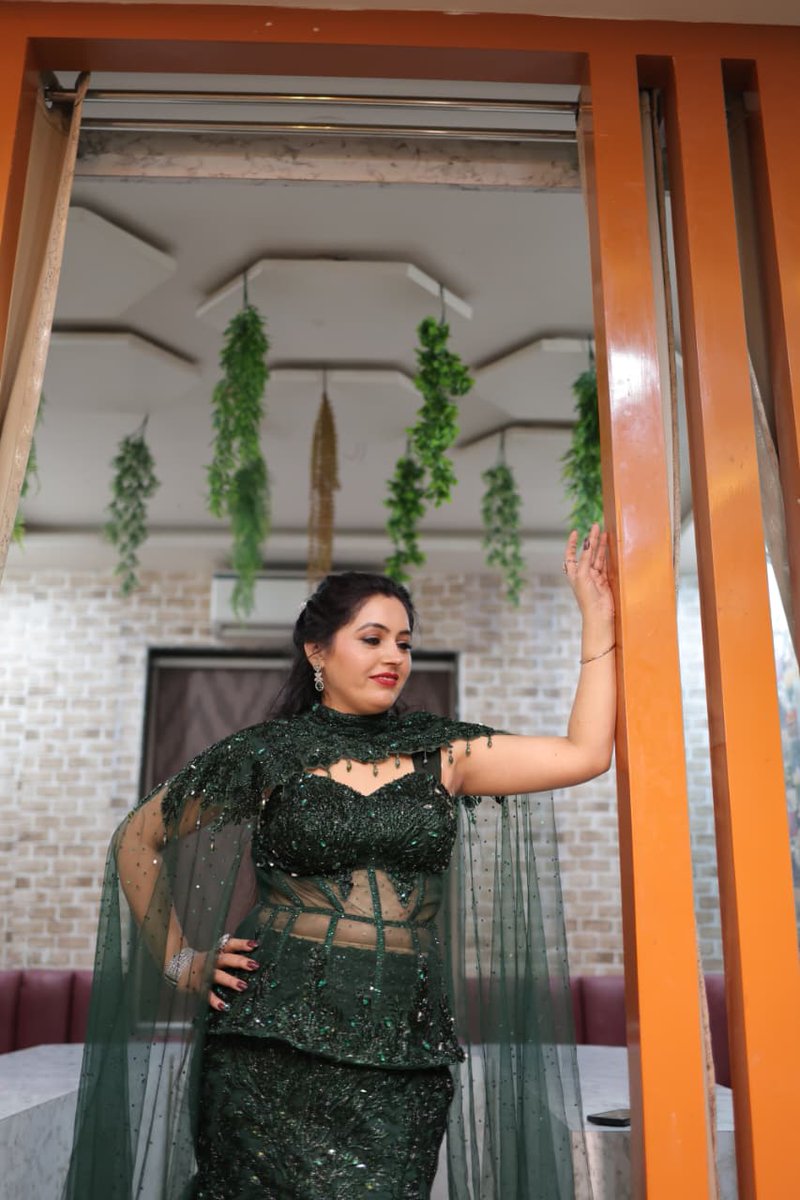 monalisa_spa's tweet image. ✨ Monalisha ke look mein royal elegance ✨
⚡ Jab party makeup ho flawless aur confidence har frame mein shine kare.
💐 Soft glam, bold grace — Monalisha ready to own the night.
#MonalishaLook #PartyMakeup #FlawlessMakeup #LuxuryLook #SandeepSinghMakeupArtist #Bharatpur