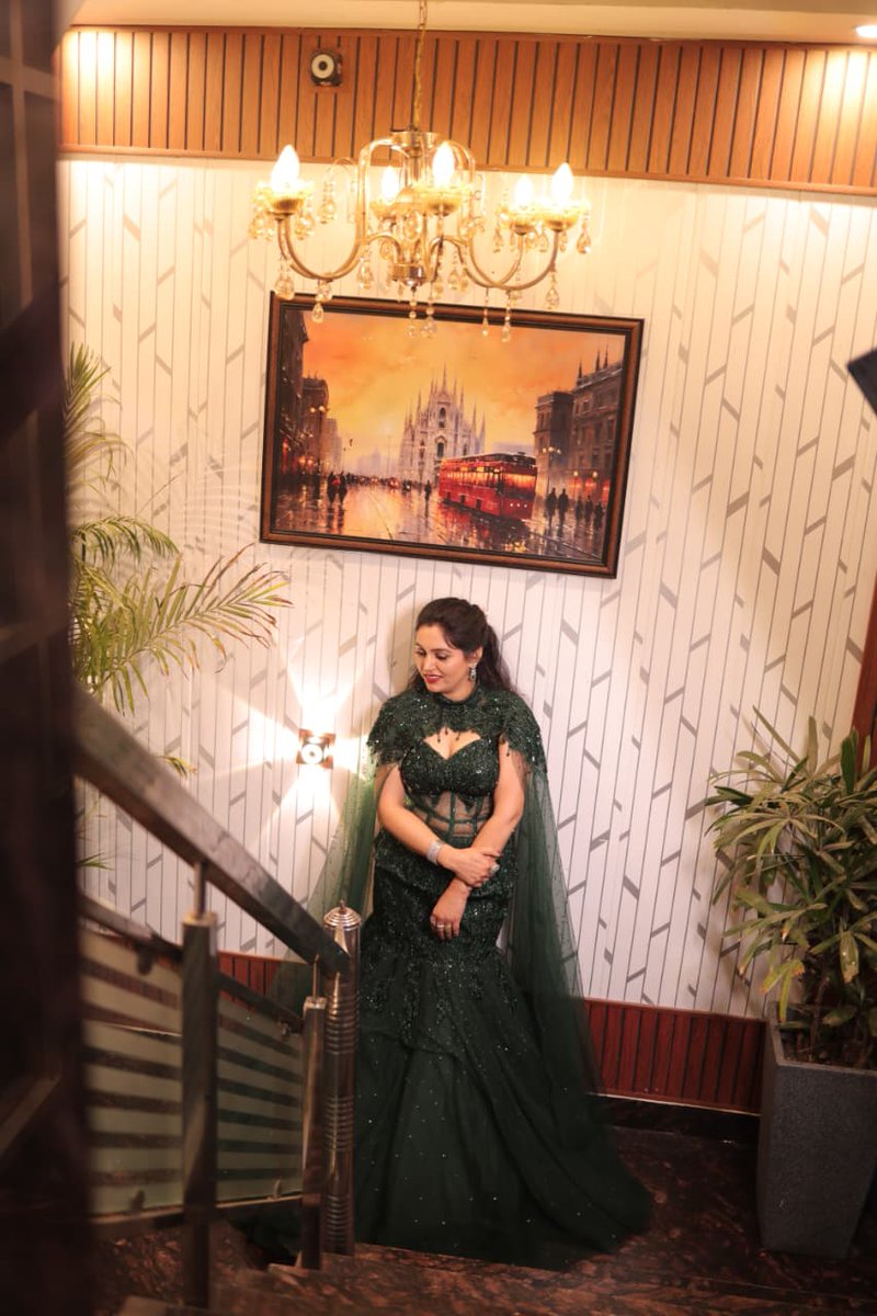 monalisa_spa's tweet image. ✨ Monalisha ke look mein royal elegance ✨
⚡ Jab party makeup ho flawless aur confidence har frame mein shine kare.
💐 Soft glam, bold grace — Monalisha ready to own the night.
#MonalishaLook #PartyMakeup #FlawlessMakeup #LuxuryLook #SandeepSinghMakeupArtist #Bharatpur
