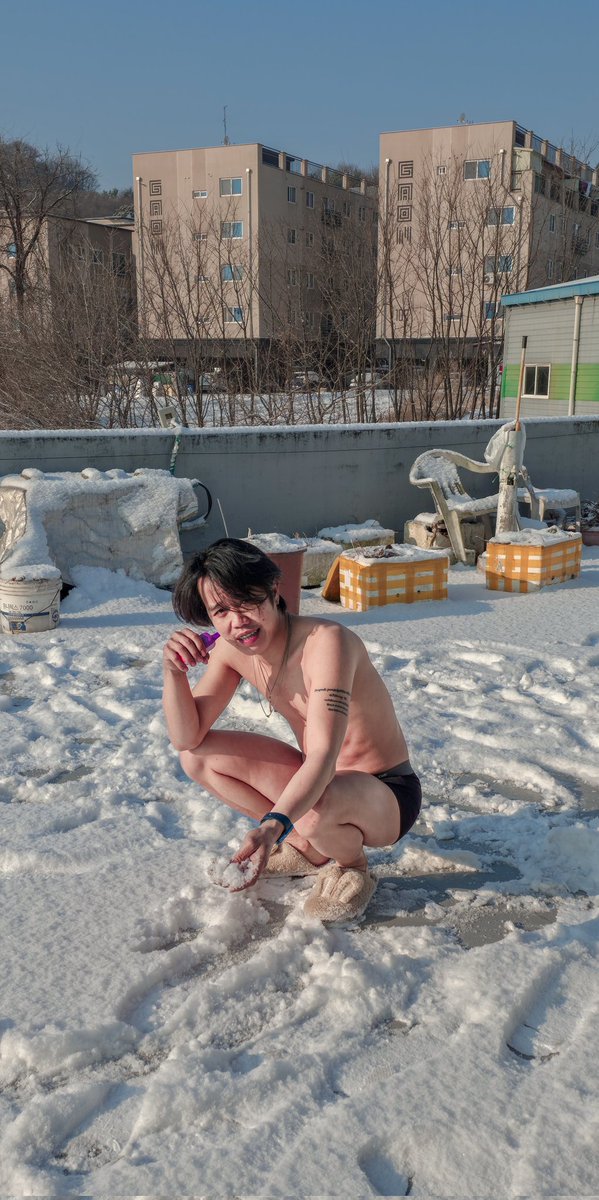 offnoob1's tweet photo. หนาวกาย ยังพอไหว หนาวใจ กอดใครได้บ้าง 🥶 https://t.co/ghFBB0TkNN