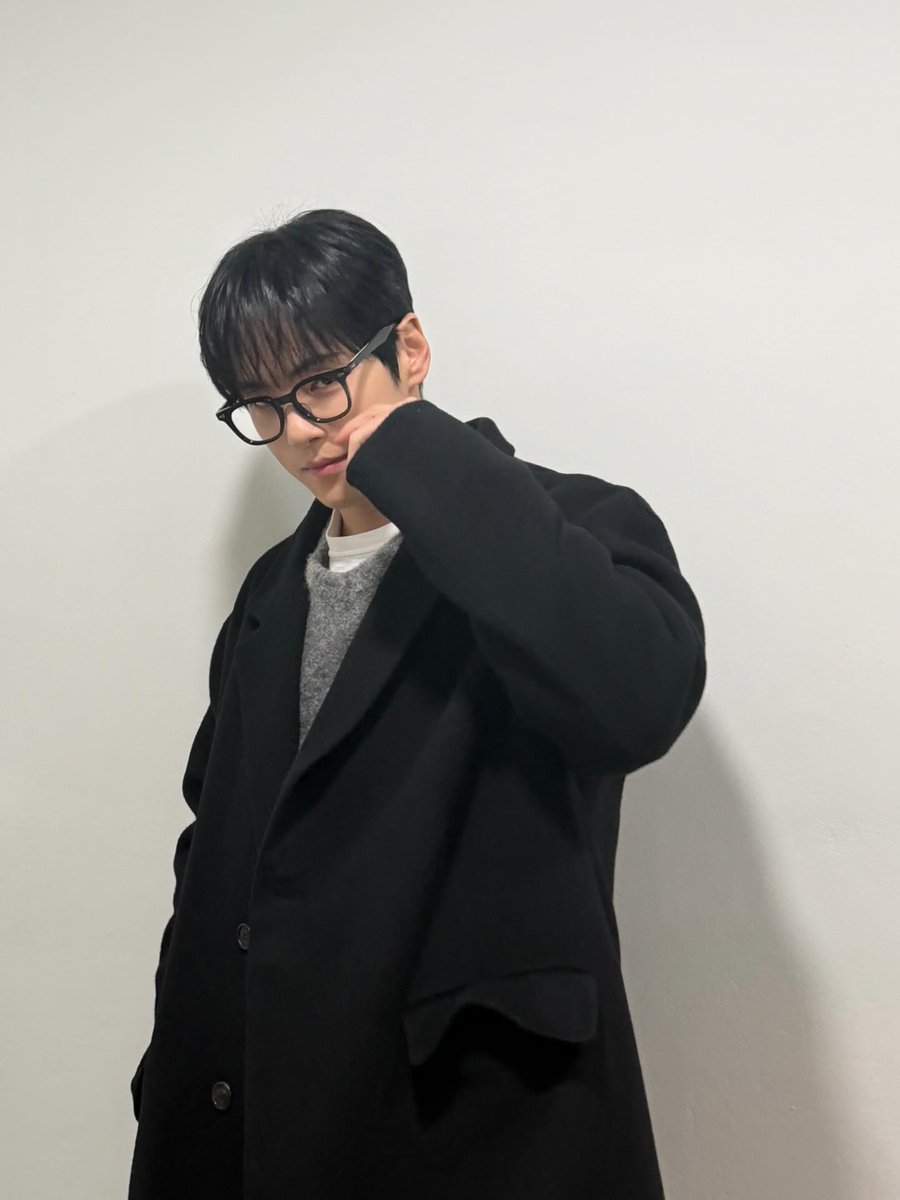 kimjunghyun_kjh's tweet photo. #Repost@jhkim0405
세이렌 끝.
#세이렌 #3월2일첫방 #OOHS
#김정현 #kimjunghyun https://t.co/CKkkdLR9Dd