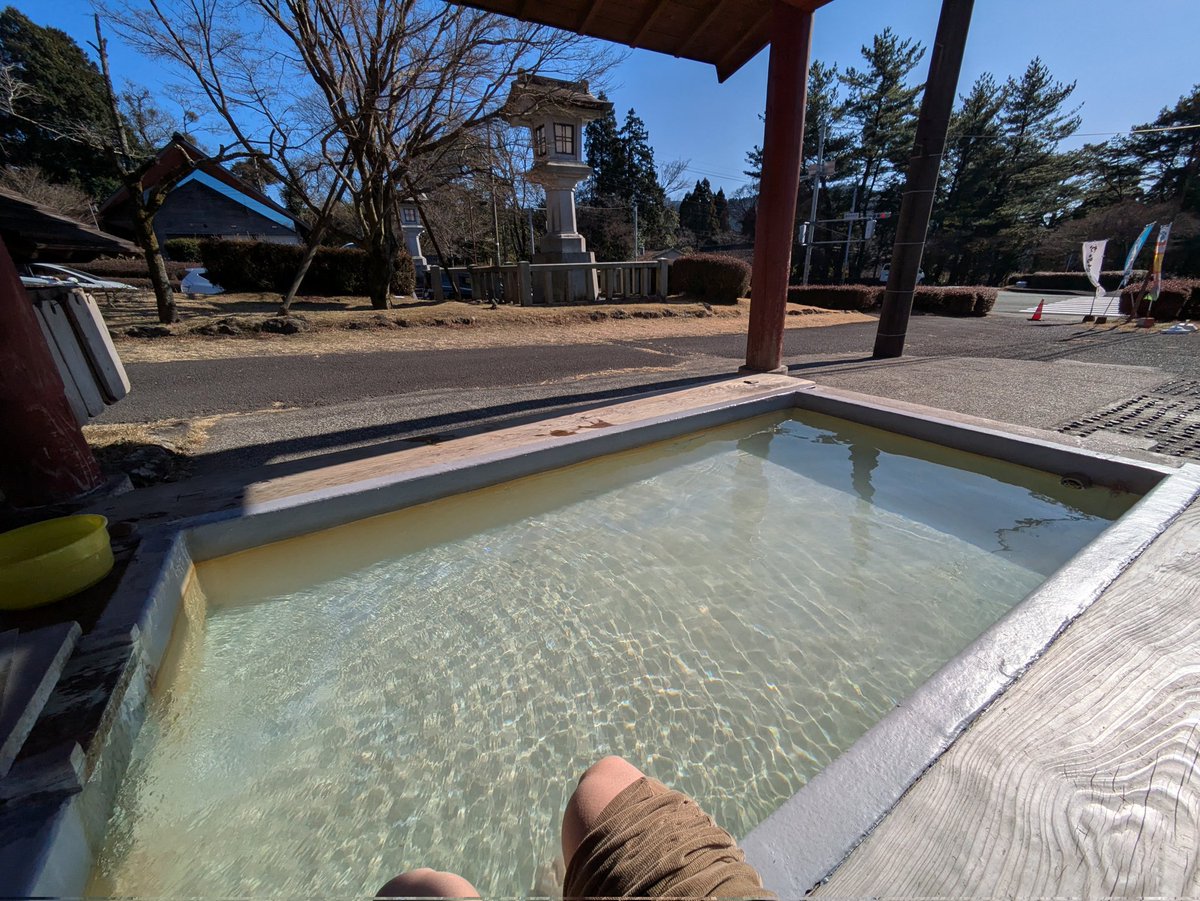 高千穂牧場に行こうとしたら定休日だそうで(バスの運ちゃん情報)
路頭に迷ったのでとりあえず足湯