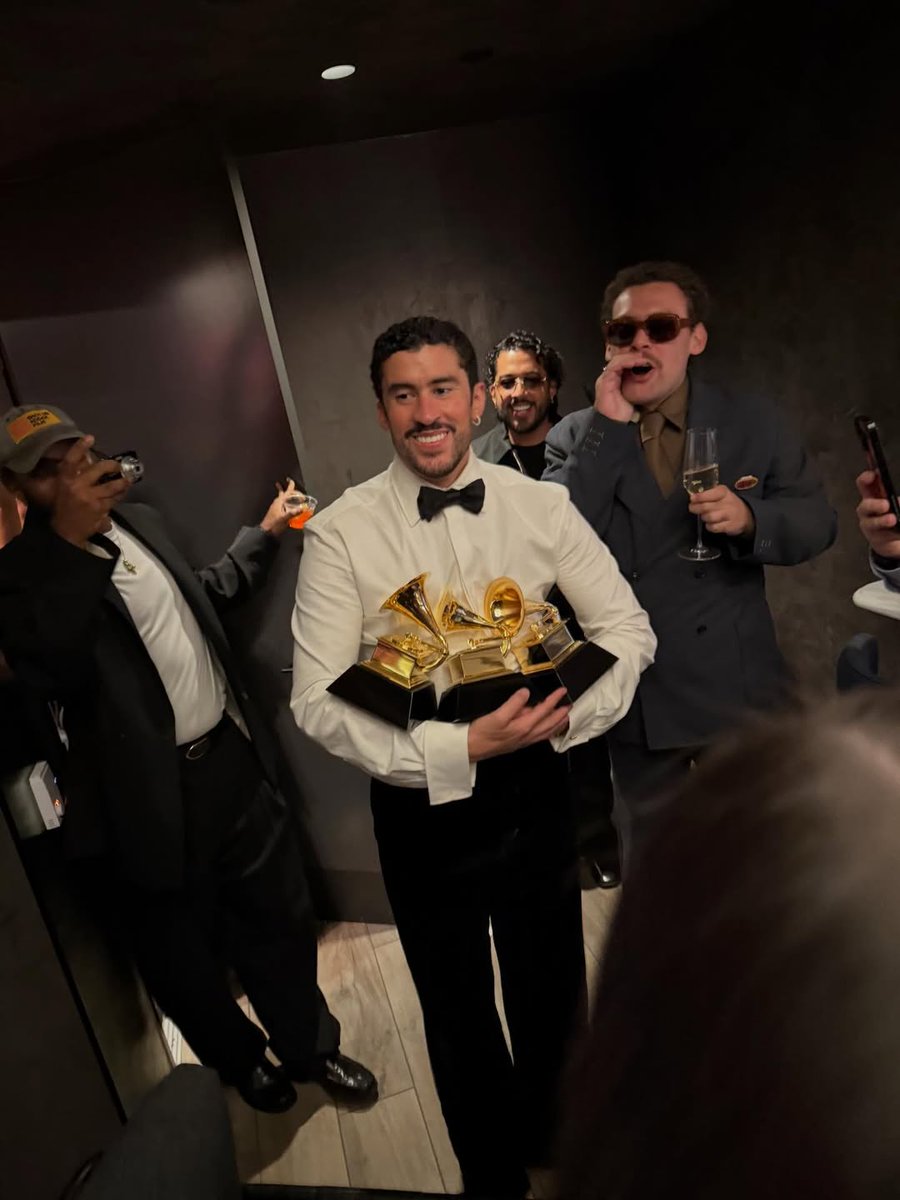 G-RAP 歌　BENITO　2枚セット BIEN MERECIDO, BENITO! 👏🏼 LOOK: Puerto Rican rapper Benito