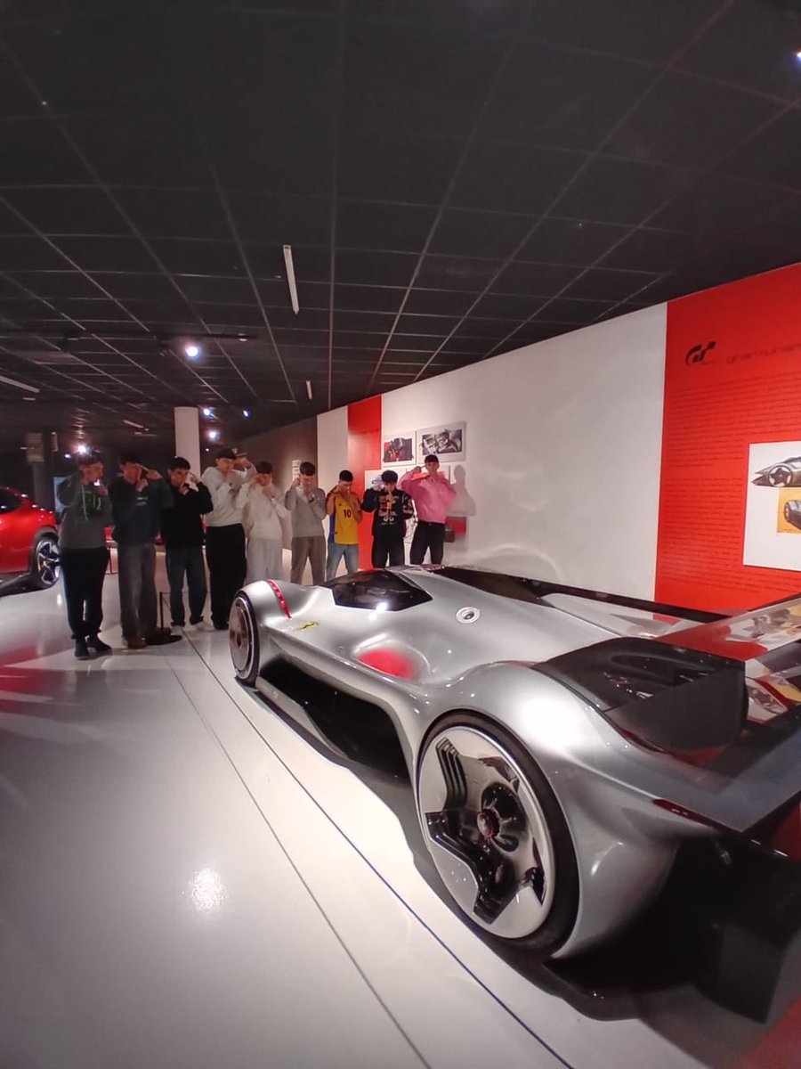#somosvilla #crecemoscontigo 

Los alumnos del <a href="/VillaValdemoro/">IES Villa Valdemoro</a> participantes en el intercambio con Turín 🇮🇹 asistieron ayer a clases en el Liceo Regina Margherita y visitaron el Museo del Automóvil.