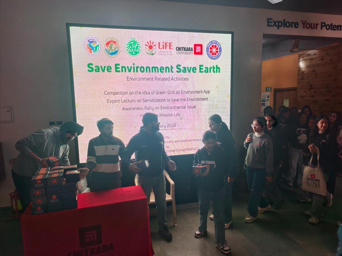 Punjab_ENVIS's tweet image. @Punjab_ENVIS in collaboration with @ChitkaraU conducted lecture on #NetZero and organized interactive session with sustainability pledge &amp;amp; cloth bag distribution involving 150+ students #MissionLiFE #Sustainability @moefcc @EIACPIndia @PSCST_GoP @PritpalPSCST @KSBathPSCST