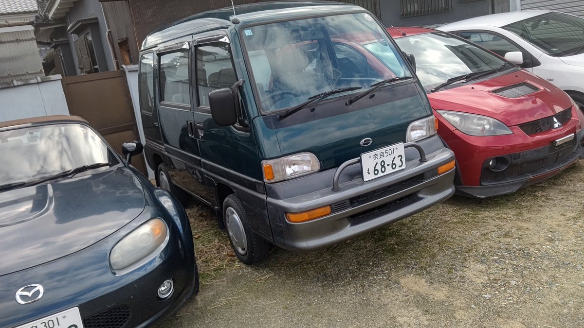 ドミンゴー
使わなさそうだから売ろうか…

55万円とか言ってたらしいが、検査切れたし45万円かな…

コレクションにしても…
うーん…

5MTのRR、1200であります…