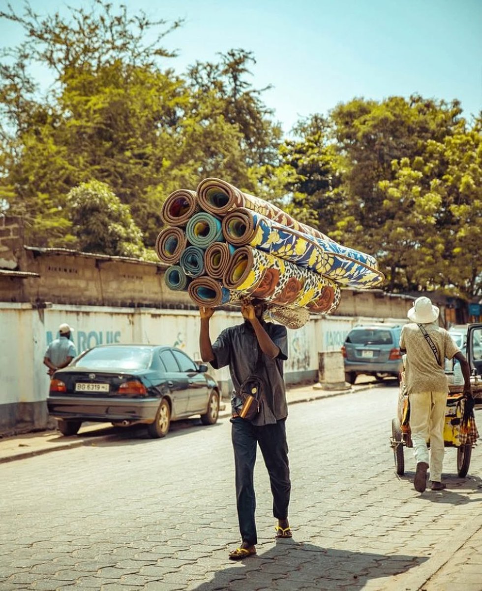 snapgodszn's tweet photo. Hustle and Bustle 🇳🇬🪖🅿️

.
.

#HustleAndBustle #StreetHustle #DailyGrind #RealLifeMoments #AfricanStreets https://t.co/fTubpifkzz