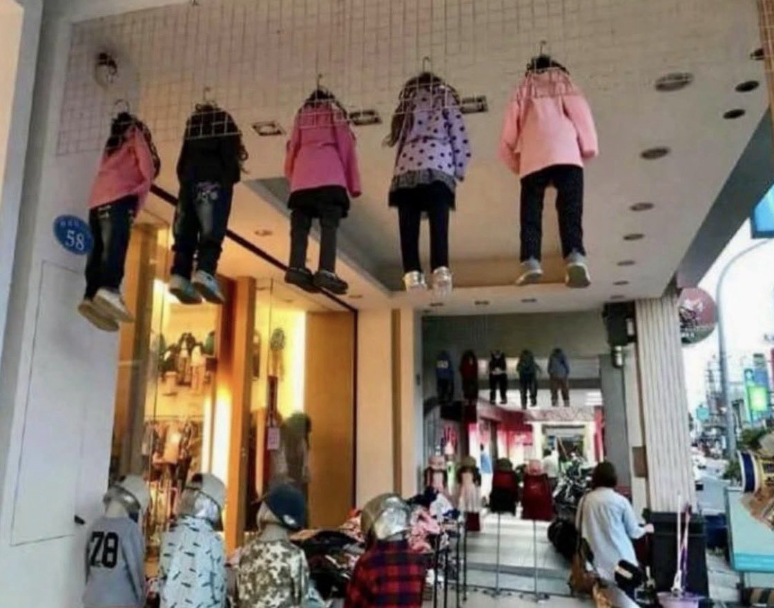 areeeyaaarrr's tweet image. Stop displaying kids clothes like thissss😭