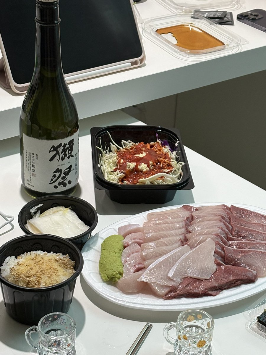 여자친구가 일본 여행 갔다가 사 온 사케와 올겨울 마지막 방어...🐟