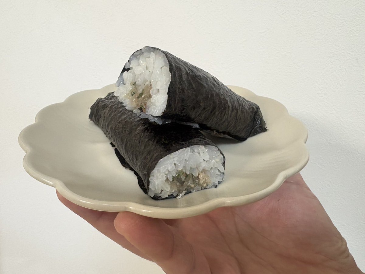 ichimiyan0129's tweet image. 昨夜は満月、爆風というコンディションでしたが、恵方巻きの具材の為に楽しんできましたw
lgフロートで広範囲をじっくり探るとしっかりいました！
アジトロ（なめろう）巻き！初めてで不恰好な出来やけど美味い！