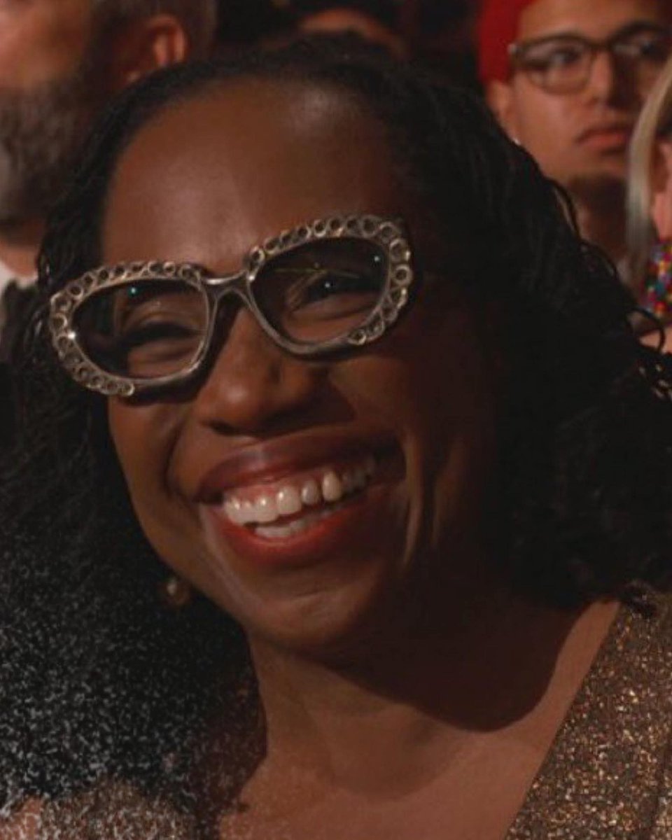 Justice Ketanji Jackson was at the Grammy’s participating in a standing ovation celebrating “ICE OUT”. 🤨🤔
How can we trust someone in that position to remain impartial after this?

I would DEFINITELY call this an IMPEACHABLE offense! 🤬
RIGHT?!