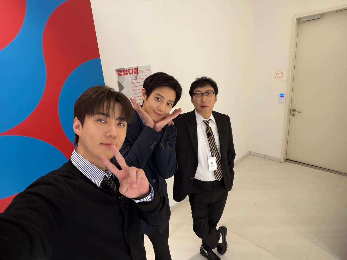 milkteus's tweet photo. 260203 sehun 🧼💌

(photo with chanyeol and park myungsoo) https://t.co/bxlqJP1jaX