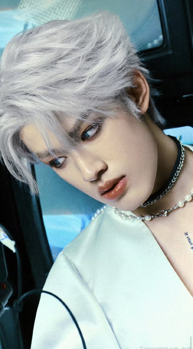 น้องจี๋วัยฉิบเก้าเล่นพี่เเรงมากกก นี่เริ่มคิดแล้วว่าจริงๆที่ช่วยช่วยมานเเซวน้องบ่อยๆเพราะฮีหวงน้องหรือปล่าว ก็เป็นเสี่ยวจี๋จี๋ของช่วยช่วยมาตลอดอ่ะ พอเห็นน้องต้องโชว์อะไรอย่างงี้ฮีจาแบบ โอโห้ๆๆๆๆ คุยกับทีมงานหลังไมค์มั้ยว่า พ้มไม่โอเคคับ ไม่เคเลย