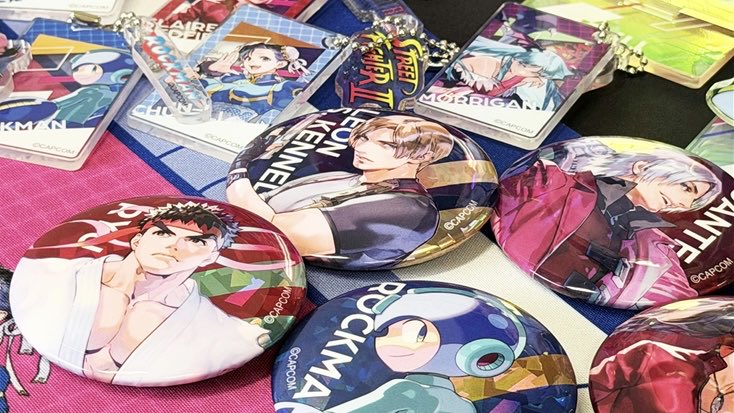 Capcom annonce une série de produits dérivés pour ses Capcom Store au Japon.
On repère Claire Redfield et Leon S.Kennedy parmi les héros des licences représentées ☺️

Porte-clés, sacs, range documents, stands acryliques, et même des gâteaux pour les gourmands !