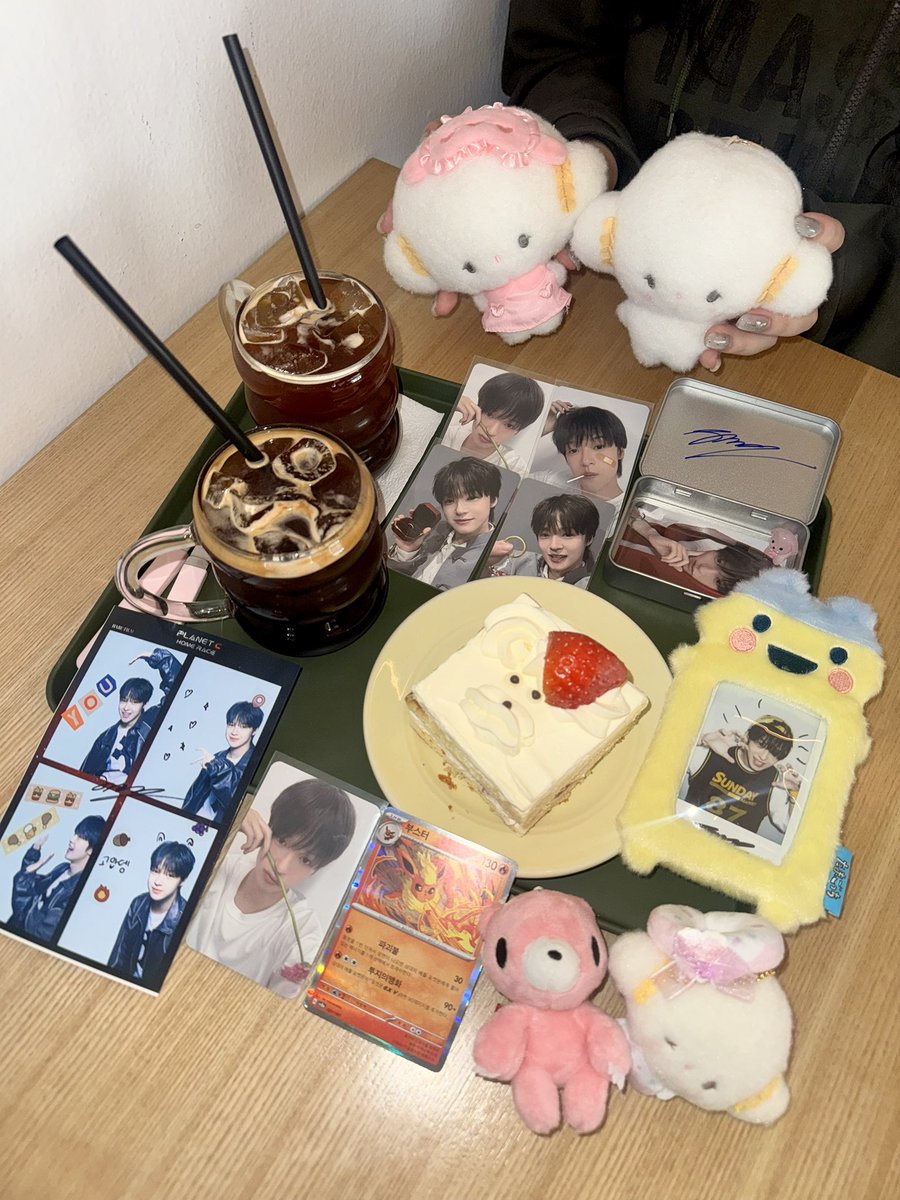 eaaiui's tweet photo. 여자 둘이 만나면 임잭이 많다 ♡ https://t.co/pUzfJ24H5B