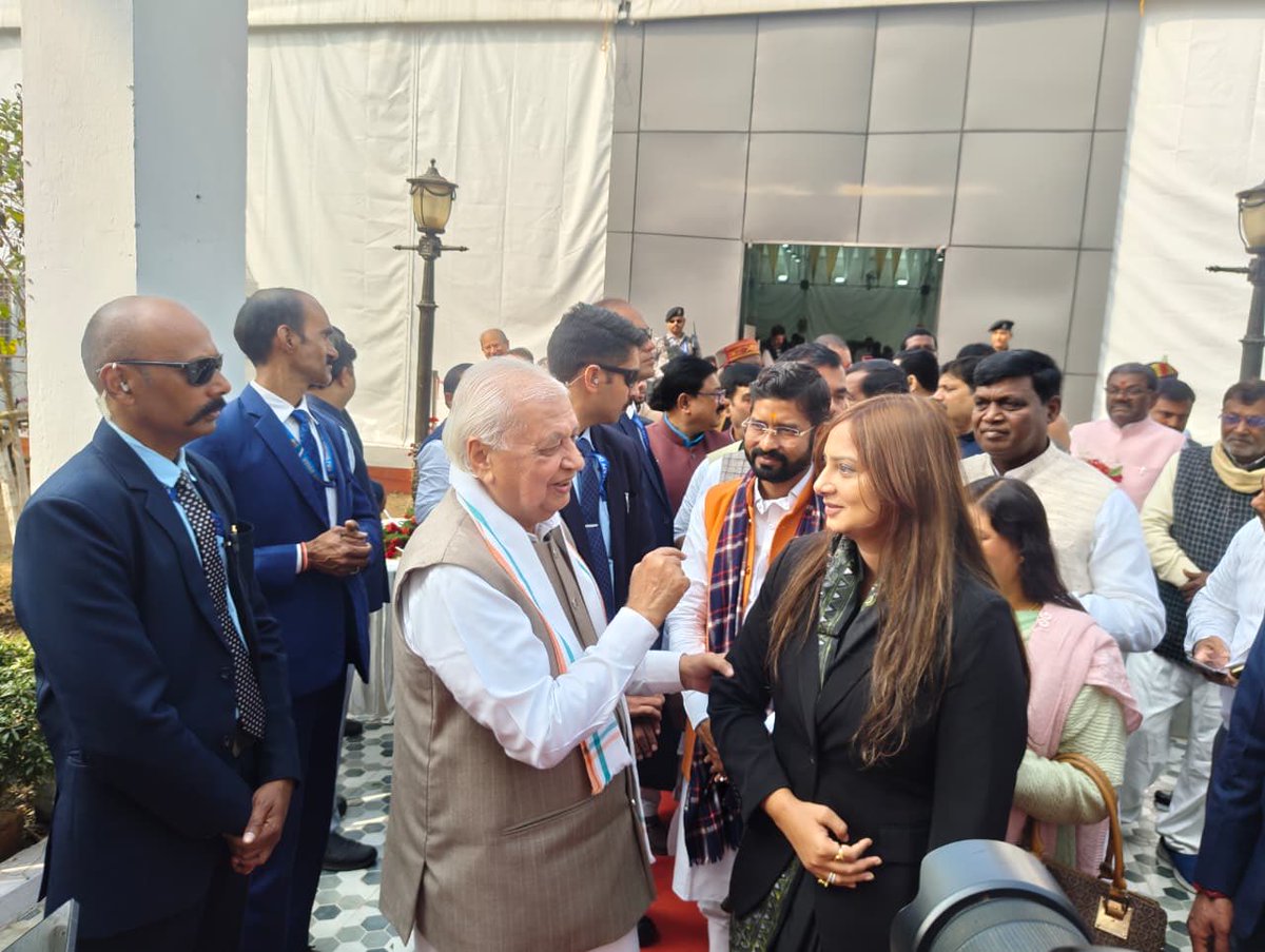 आज पटना के बिहार लोक भवन में माननीय राज्यपाल महोदय जी द्वारा आयोजित अल्पाहार कार्यक्रम में शामिल हुई।<a href="/IVeenaDevi/">Veena Devi</a> <a href="/IDineshPDSingh/">Dinesh Prasad Singh</a> <a href="/Jduonline/">Janata Dal (United)</a>