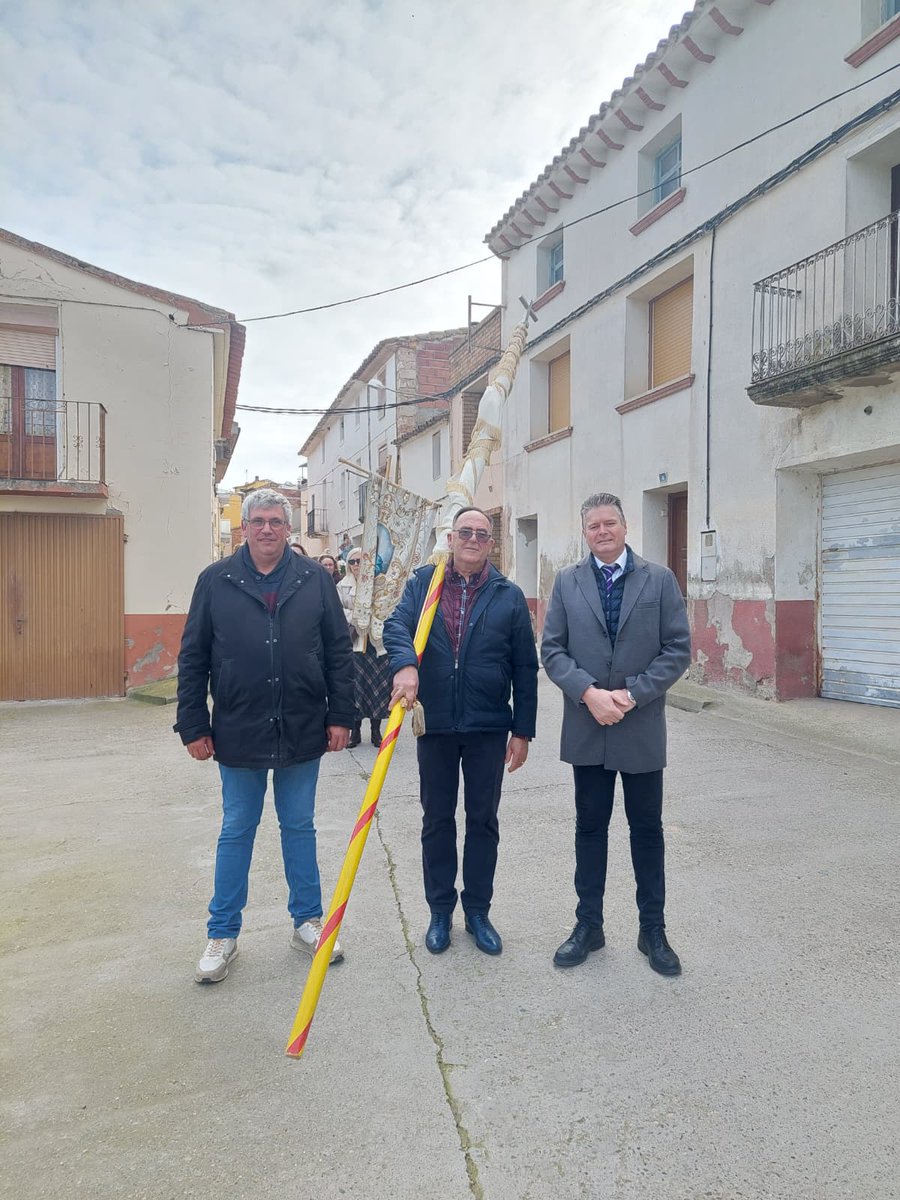 El pasado domingo celebraron en Miralsot la fiesta de santa Águeda deforma anticipada y por todo lo alto: misa con la rondalla, procesión y al terminar, reparto del pan bendito y dulces entre todos los asistentes.