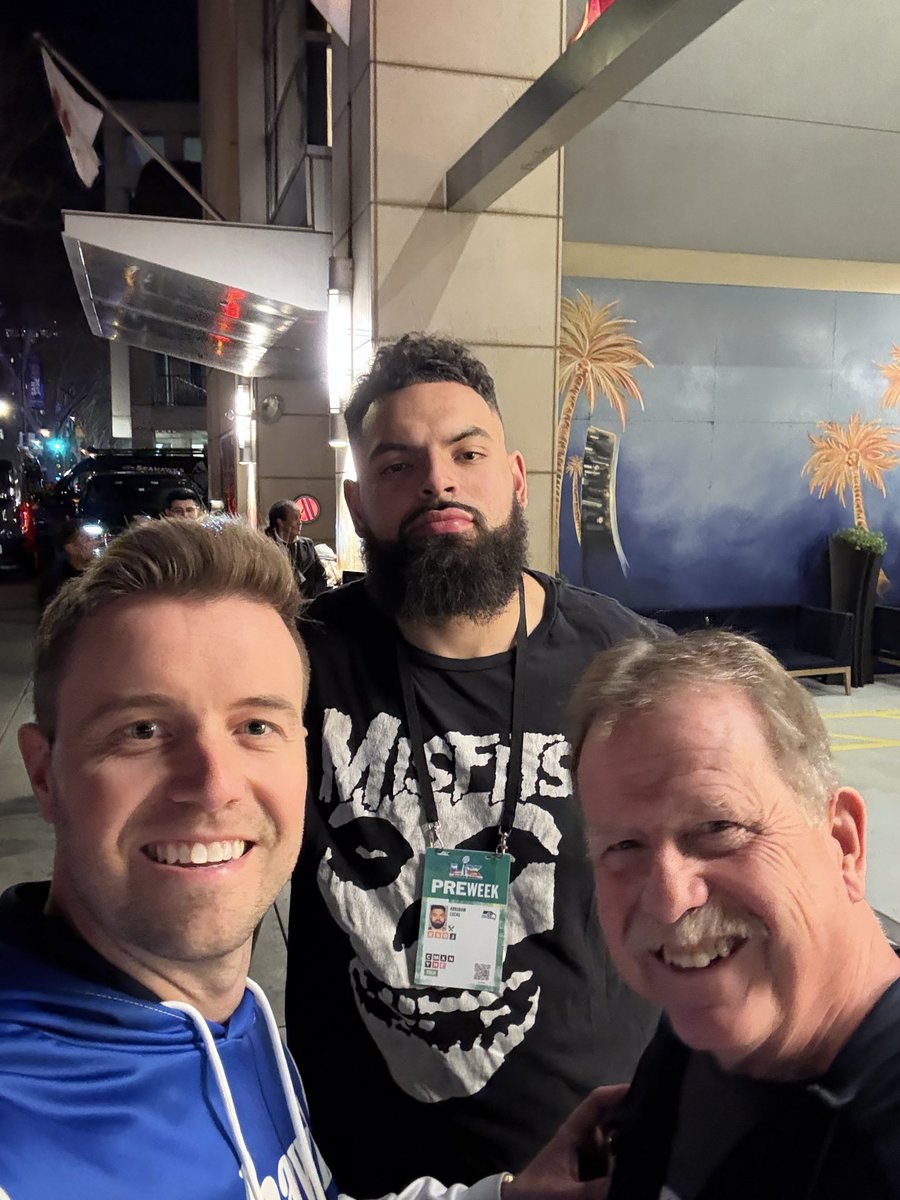 KyleKollman's tweet photo. @Seahawks @budlight @TMobile Great to meet Coach MacDonald and Abe Lucas! Bring it home Hawks! https://t.co/yDqC94Q0jW