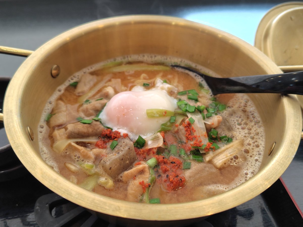 GOGO04517984's tweet photo. 休日の昼食
もつ煮ラーメン🍜
美味いですねぇ(⁠^⁠^⁠) https://t.co/Rastonx1uM