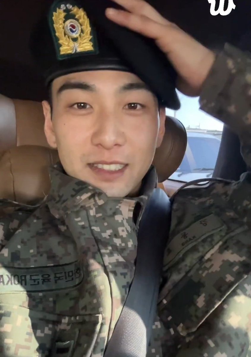 군복 너무 잘 어울려...지 마🥹