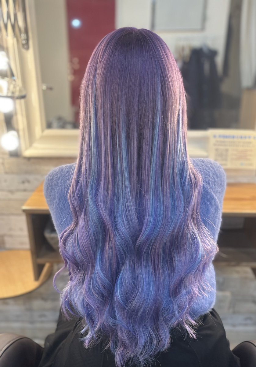 イメチェンした〜🍬🍭
久しぶりのロング☺️💜🩵