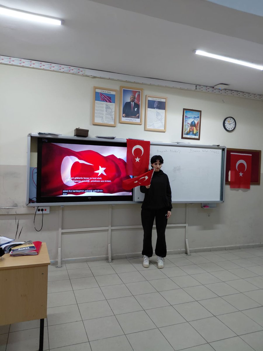 nfkal23's tweet photo. İlk ders "Bayrak Sevgisi"
#istiklalBayraklaİstikbalMaarifle 
@elazig_valiligi 
@elazigmem https://t.co/fwPkatsfxT