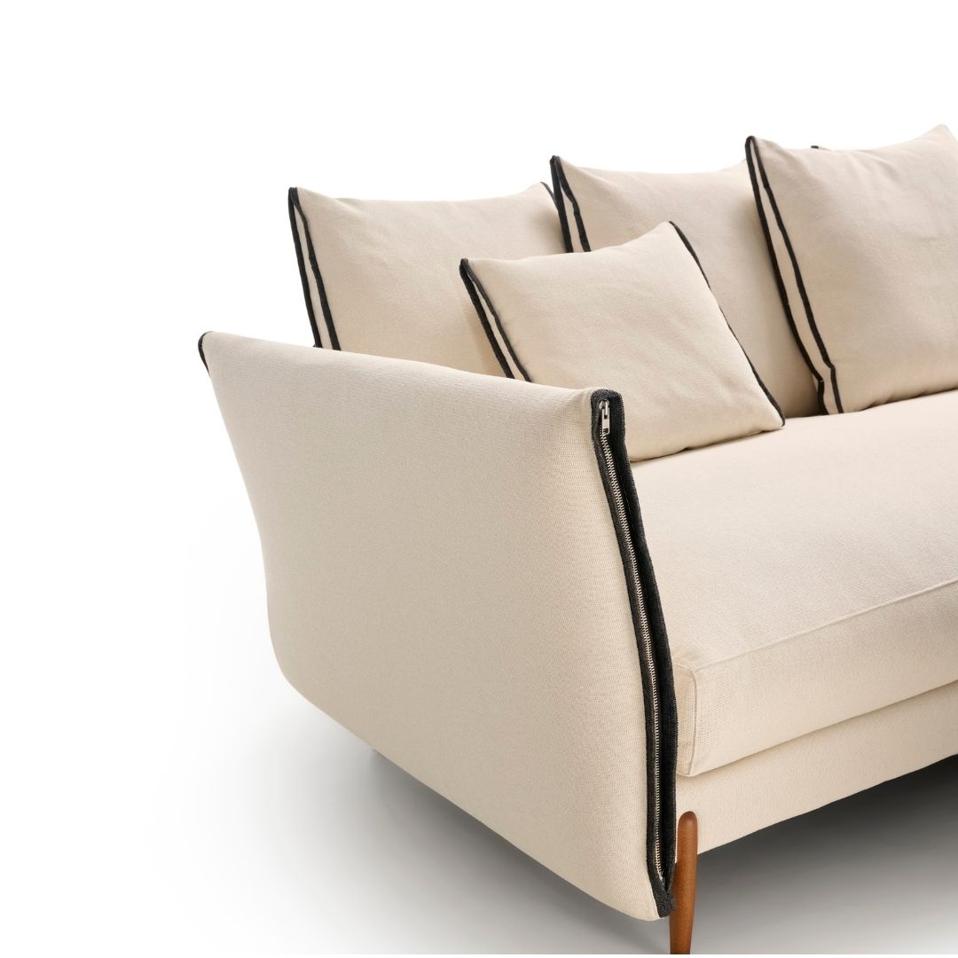 frajumar's tweet image. ✨ Every detail counts. The ERGA sofa combines contemporary design and absolute comfort to elevate any residential or contract project.   
Presented at @FeriaHabitat Valencia, now available for your spaces.   🔗 acortar.link/Aw9x8t   
#ERGASofa #InteriorDesign #BeltaFrajumar