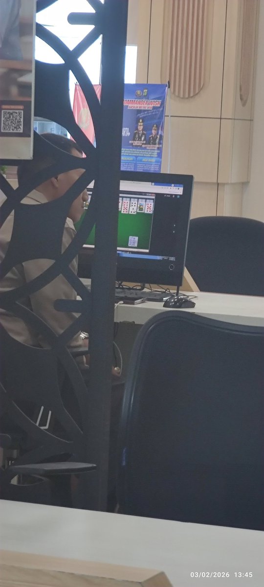 Presisi <a href="/ListyoSigitP/">Listyo Sigit Prabowo</a> 
Bidji mata sowek!

Yang mau buka  LP antri!

Pilihan saya.. cabut!
<a href="/DivHumas_Polri/">Divisi Humas Polri</a> 
Ikan busuk dimana mana