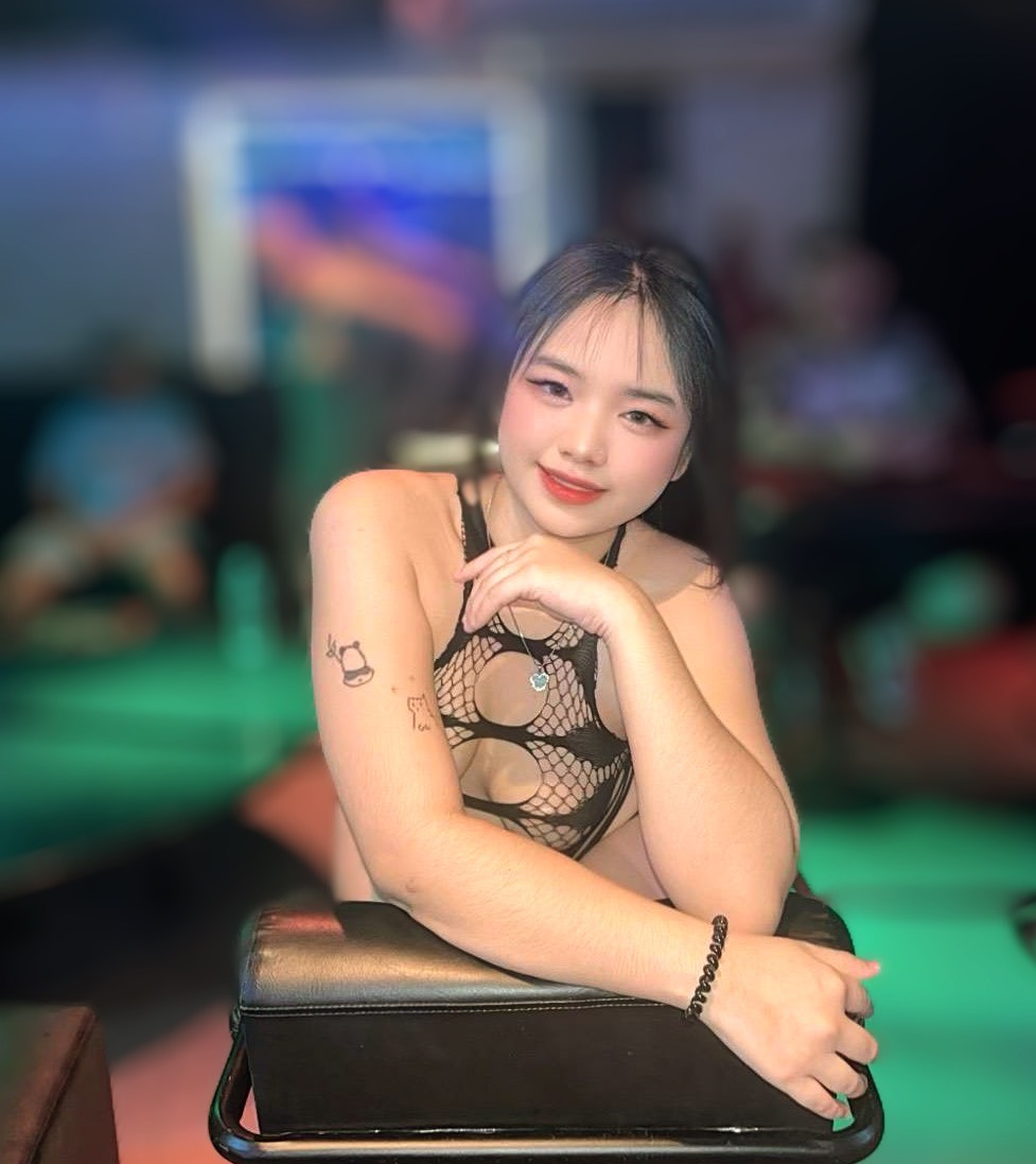 BuzzinPattaya's tweet photo. Fun & friendly girls at Red hot & blue. Come in & say hello.
Join us on Discord here - https://t.co/0bKUKgrEya
#pattayabars #pattayagirls #pattayacity #pattaya #pattayanightlife #pattyathailand #follow #like #girls #beautiful #photoshoot #redhotandblue https://t.co/wnkg3OkM9u