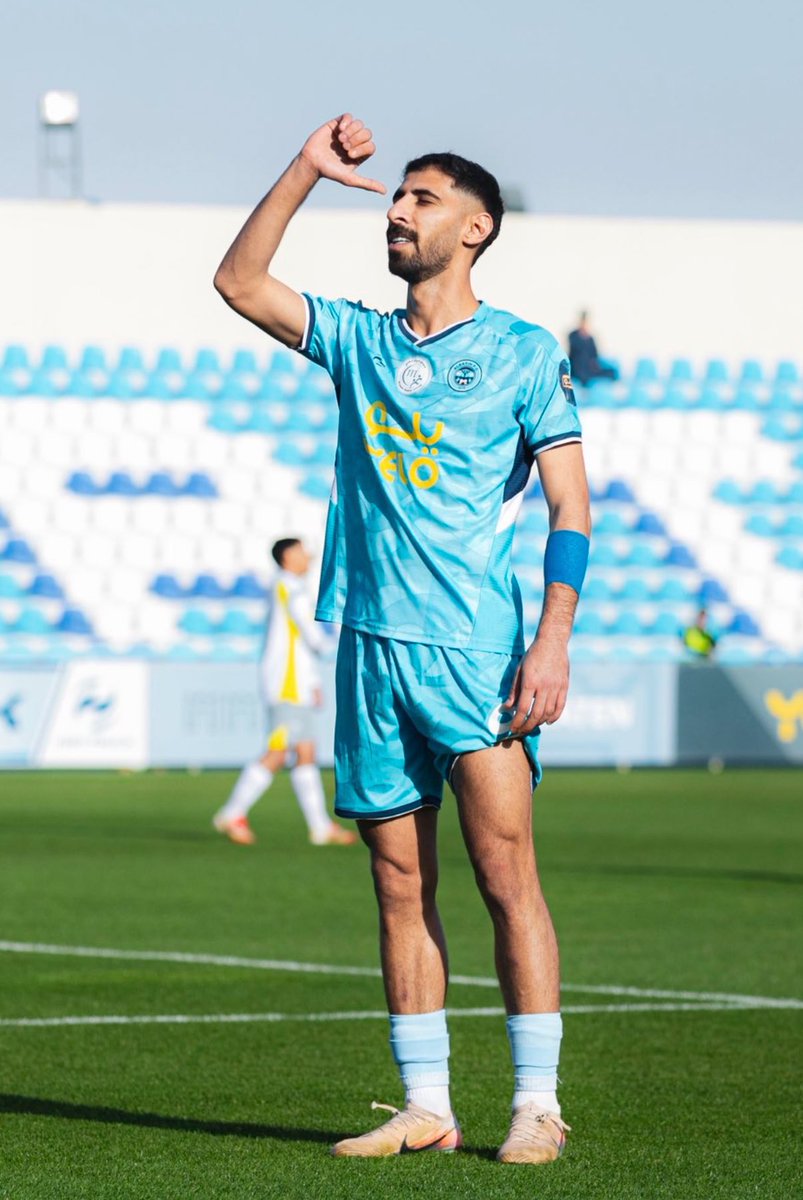 KLZ_19's tweet photo. الى نادي الباطن وجمهوره العزيز وزملائي اللاعبين الغالين .. اكتب لكم هذه الكلمات وانا مغمور بالحب والاحترام تجاهكم لما لقيته من دعم معنوي ومسانده والاهم من ذلك الاحترام الذي وجدته .. اودعكم اليوم حاملاً في قلبي ذكرى اجمل محطاتي الاحترافيه فشكراً لكم وستبقون في ذاكرتي 🙏🏻🤍🩵 https://t.co/yp3ke1faCm