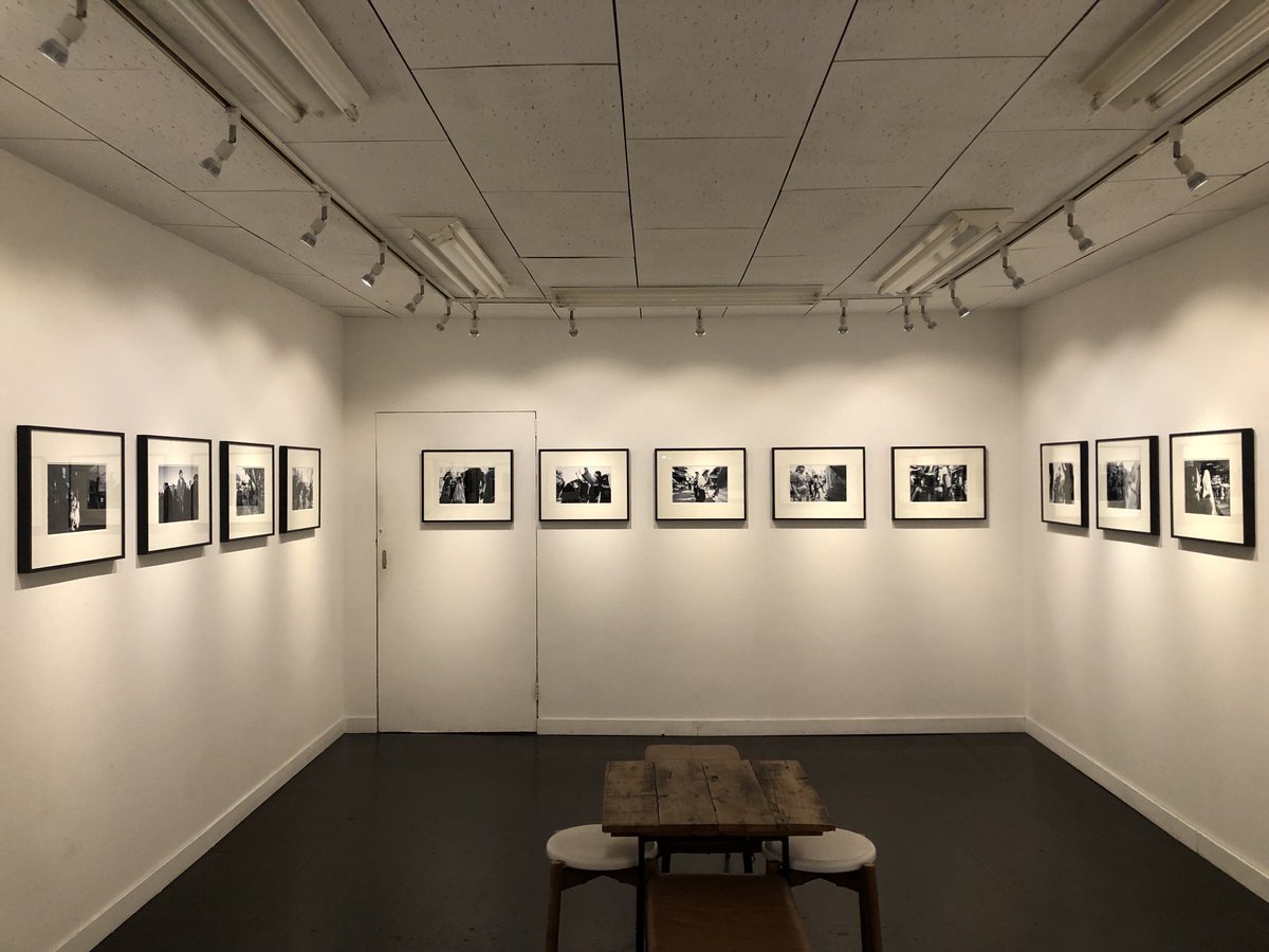 InfoJunktion's tweet image. サードディストリクトギャラリーでは牟田義仁写真展「copypasta」を2月8日（日）まで会期中無休で開催中です。
個の眼差しからカメラの視野を解放する、ノー・ファインダー撮影のストリート・スナップショットによる写真（史）再考の試み。
是非ご覧ください。
3rddg.com