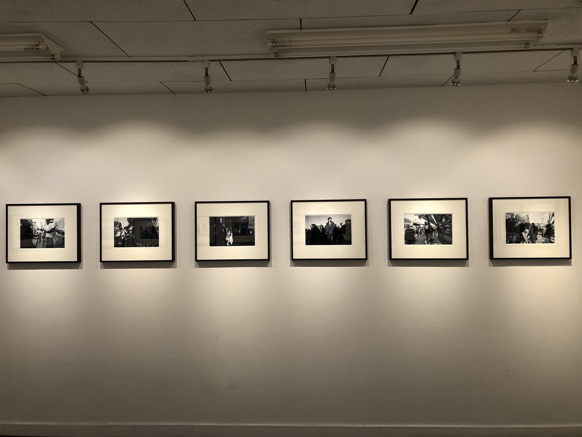 InfoJunktion's tweet image. サードディストリクトギャラリーでは牟田義仁写真展「copypasta」を2月8日（日）まで会期中無休で開催中です。
個の眼差しからカメラの視野を解放する、ノー・ファインダー撮影のストリート・スナップショットによる写真（史）再考の試み。
是非ご覧ください。
3rddg.com