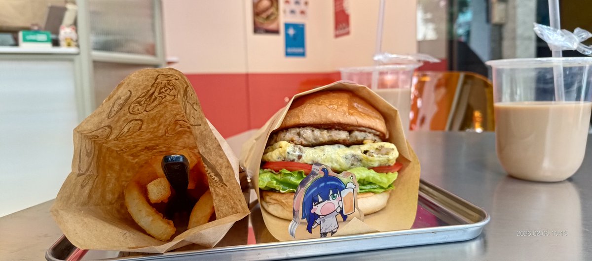 超愛的手工漢堡店搬新店面
開幕當天當然要來捧場( ݁ ˖:̲̅⎚-⎚)✧ ݁ ˖　
#早起飛哥 #手打漢堡