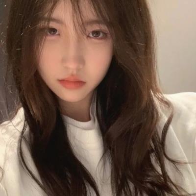 Brushes tickle cheek winds.