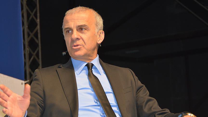 Kocaelispor gibi ligin en zorlu deplasmanlarından birinde,Gs bile burda bu sene kaybetmişken 2-0 kazanan Tedesco’yu yerden yere vuran iki eski Fbli futbolcu İlker ve Oğuz Çetin’i de artık postlarda paylaşmıyoruz.

Kulüpte görev verilmiyor diye taraftarn sinir uçlarıyla oynamayın.