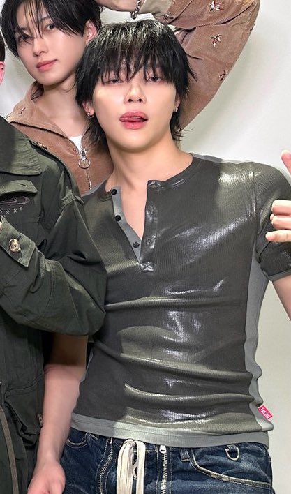 strange2002_'s tweet image. 중사님보고섭니다🥵