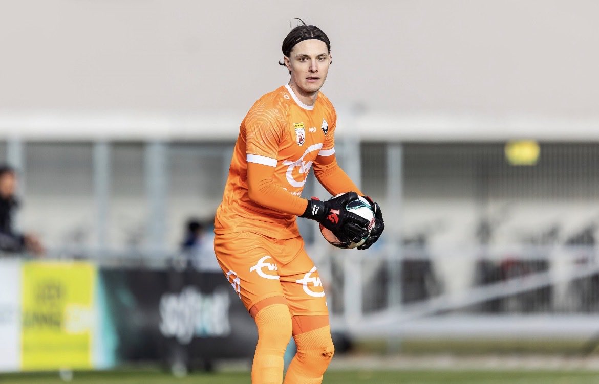 Transferic_Sky's tweet photo. ℹ️ Sky-Info: Neue Herausforderung für Tino #Casali (30) bei Rot-Weiss Essen @rot_weiss_essen . Vertrag beim derzeit 4. der #3Liga 🇩🇪 bis Saisonende. Reaktion auf Verletzung von TW Jakob #Golz. @SkySportAustria #inundaut https://t.co/SN82q0FGzJ