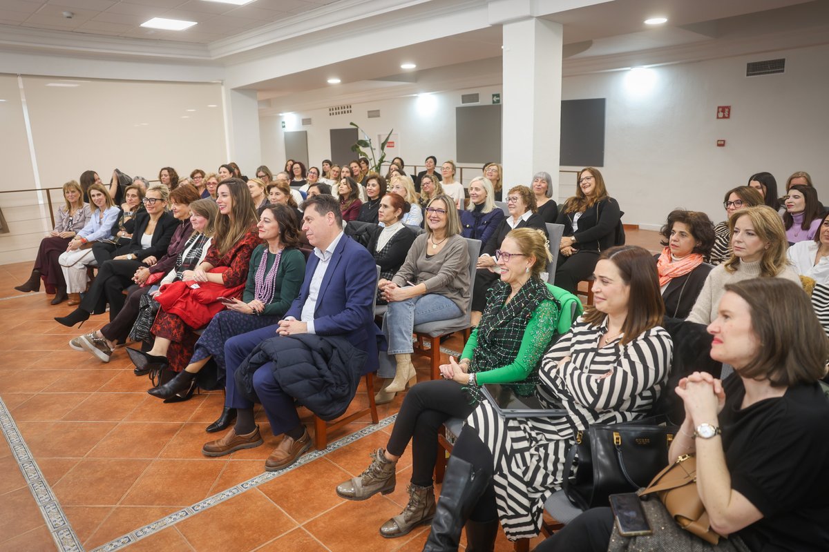 📸 Asistimos a la asamblea general de <a href="/aepa1/">aepa</a> en su 30 aniversario.
Una reunión que puso en valor el papel de la mujer en el tejido empresarial alicantino y el compromiso de la asociación con la igualdad y el liderazgo.

😊Enhorabuena por 3 décadas impulsando el talento femenino.