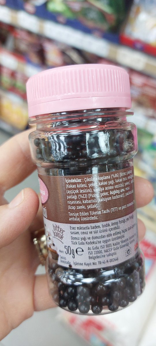 şu minnak çikolatalara şellak böceğini kattığı için pakmaya markasını kınıyorum. <a href="/LezzetePak/">Pakmaya</a>