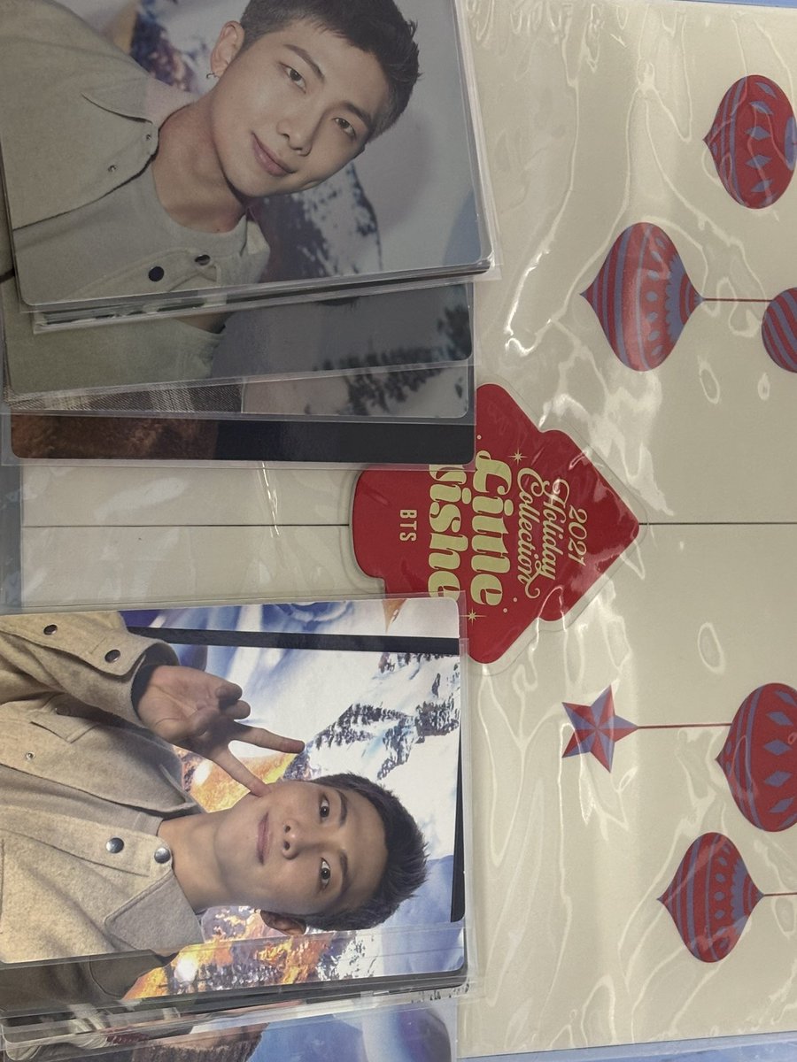 7glove1's tweet photo. 방탄 홀리데이 스폐셜 박스 판매

풀구성으로 3.0

방탄 bts 남준 석진 윤기 호석 지민 태형 정국 2021 홀리데이 캘린더 리틀 위시 포카 미니포카 판매 양도 https://t.co/UigomWFLr4