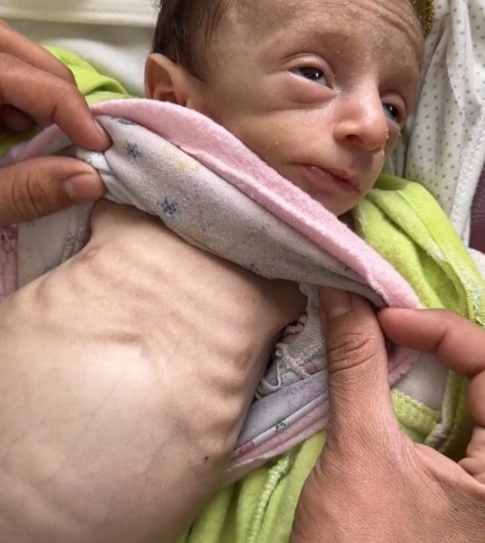 Alee93ale's tweet image. لا تتوقف عن النشر فصمتك خيانة